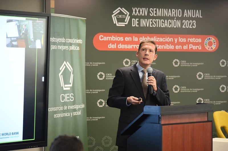 Norman Loayza: “El sector informal produce entre el 40 % y 50% del PBI en el Perú”