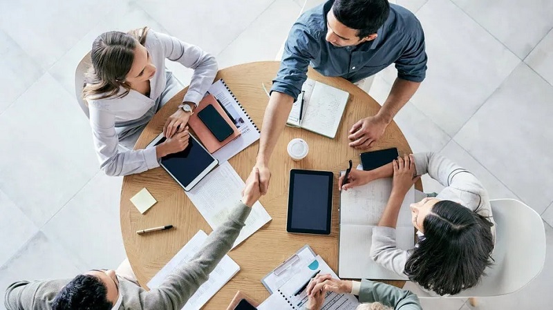 Forrester: los agentes de IA influirán en el 75 % de las decisiones de compra B2B