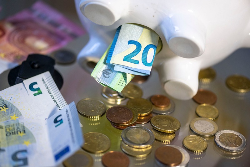 Alemanes ahorran 18,9 % de ingresos, solo superados por los suizos